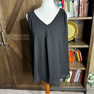 Zenana Outfitters Charcoal V-Neck Blouse 🧵